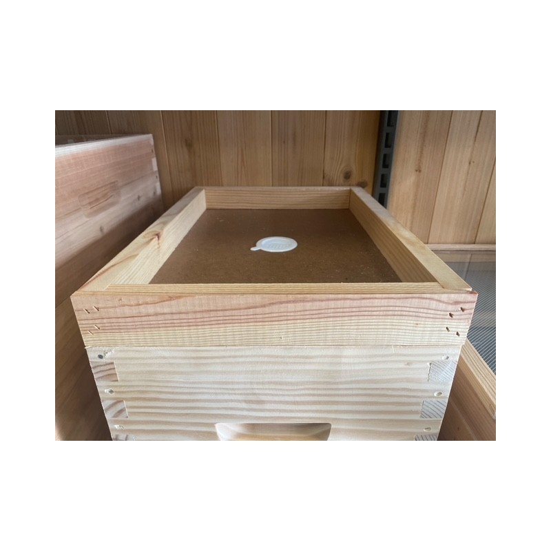 Couvre cadre Dadant 8 isorel 6mm encadré 5/50mm, percé, avec bouchon plastique