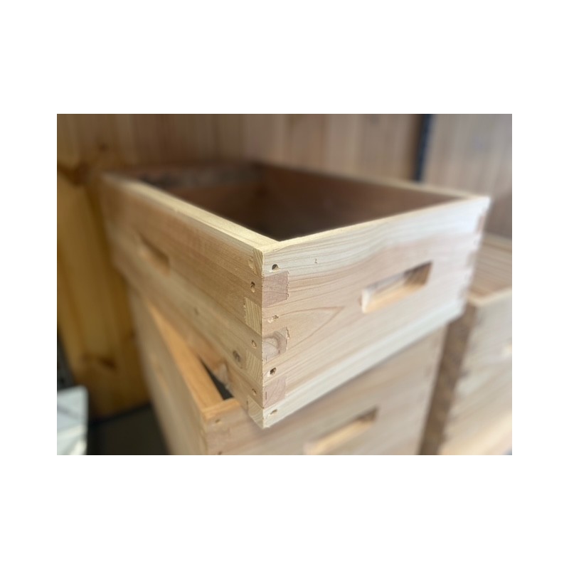 Hausse Dadant 8 cryptoméria superposé à tenons