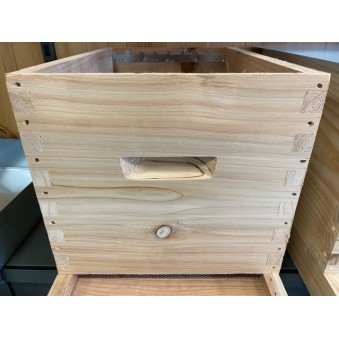 Corps Dadant 8 cryptoméria superposé à tenons