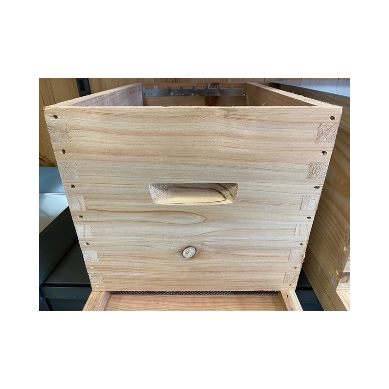 Corps Dadant 8 cryptoméria superposé à tenons