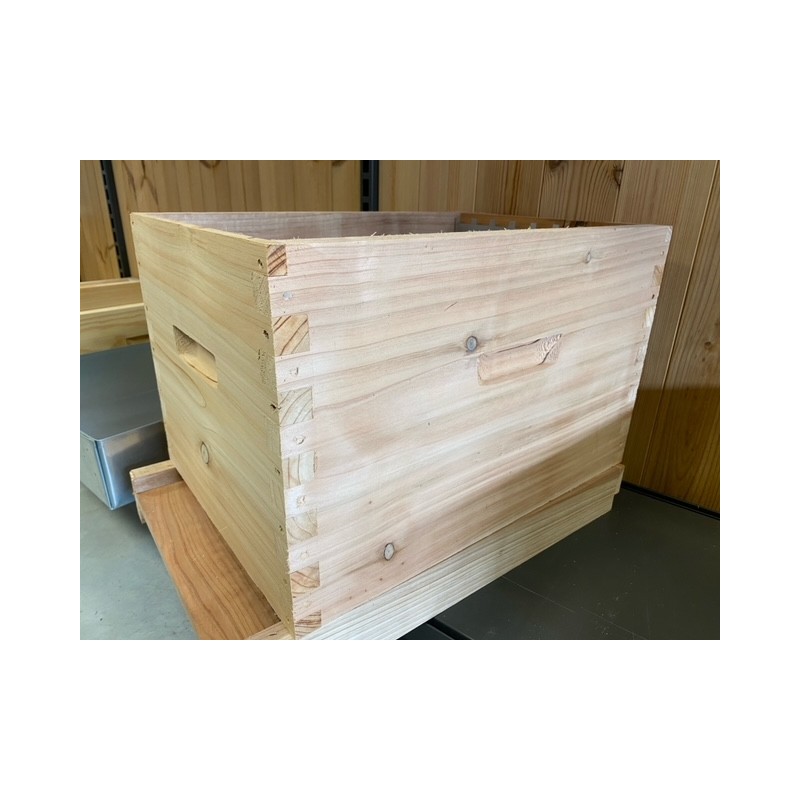 Corps Dadant 8 cryptoméria superposé à tenons