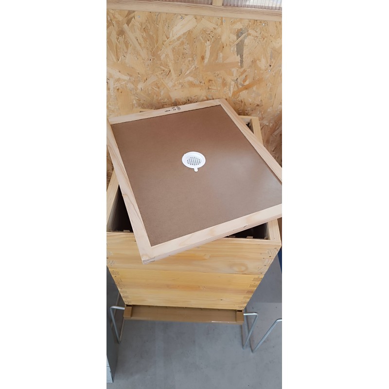 Couvre cadres Dadant 10 500*430*18mm (isorel 6mm), percé avec bouchon plastique aéré